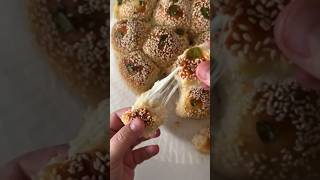 מתכון לכדורי בייגל במילוי מוצרלה של רחלי קרוט - פודי