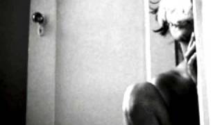 Deftones - No Ordinary Love