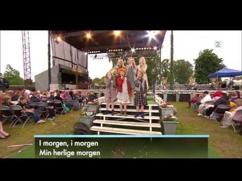 download lagu mp3 mp4 Annie I Morgen Norsk Tekst, download lagu Annie I Morgen Norsk Tekst gratis, unduh video klip Annie I Morgen Norsk Tekst