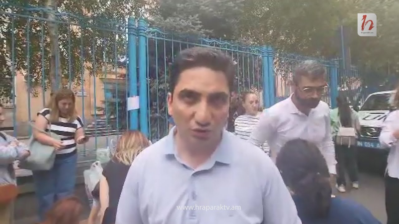 Արցախցիների համար մթերք են հավաքում ՄԱԿ-ի գրասենյակի դիմաց