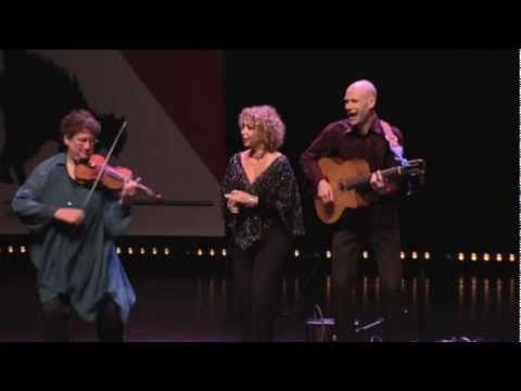 ROLINHA KROSS - Der rebbe hot geheysn freylekh zayn (ancient Romanian-Yiddish folk song)