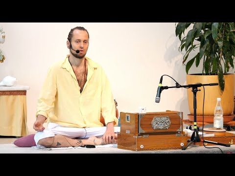 Yogastunde - Yoga Vidya Mittelstufe Live 09:15 Uhr 30.06.2021