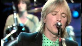 Tom Petty Performs &quot;American Girl&quot; (Live) - Fridays