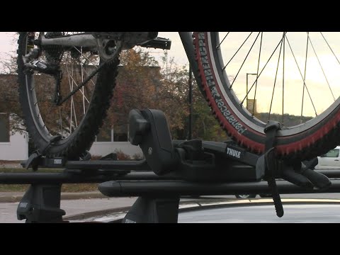 Thule 598004 ProRide XT Upright Bicycle Carrier for Car Roof Racks