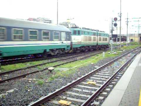 E656 010 in testa all' EXP 833