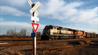 preview picture of video 'Executive MAC leads BNSF coal train at Maxon, Iowa'