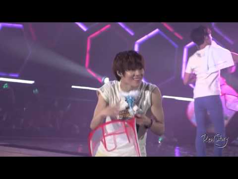 [12.07.21] Playful & smiling Taeminie ^^;; @ SHINee WORLDⅡin Seoul