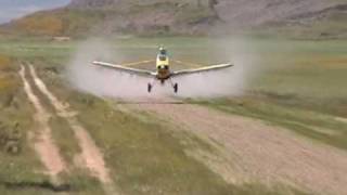 preview picture of video 'Piper pawnee pa-25 & pa-18 cropdusting'