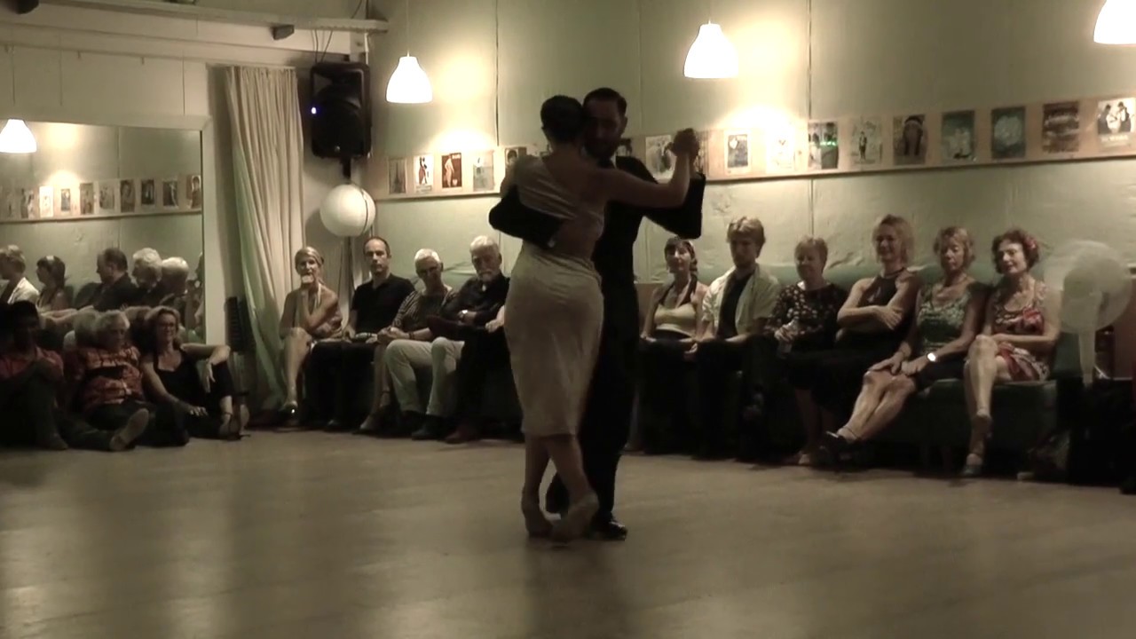 Video thumbnail for Stéphanie Fesneau & Fausto Carpino in Milonga La Roca (4) "Milonga Del Recuerdo"J.d'Arienzo