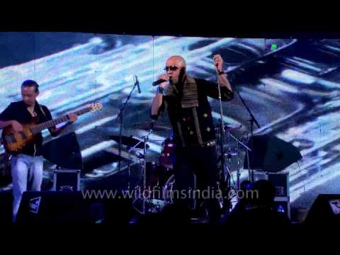 Kahaani Aankhon Ke Pardon Pe video