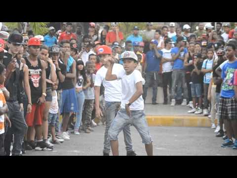 Batalla De Gallos Dembow -  Vídeo Oficial (Bailando Dembow 2014)