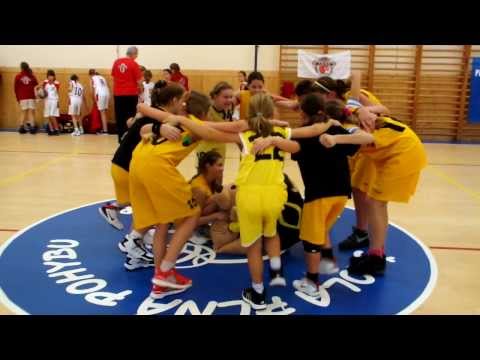 Vítězný pokřik mladších minižákyň TJ OP Prostějov