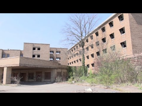 Warren Ready for 1st Step in Demolishing Old St.