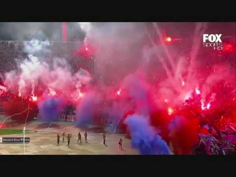 "U. de Chile vs Chivas (Salida - Libertadores 2010)" Barra: Los de Abajo &bull; Club: Universidad de Chile - La U