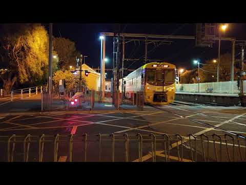 Vline Sprinter PTV Livery At Mordialloc (31/3/22) Towards City