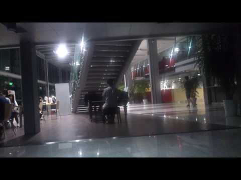 The unknown piano player - Tongji university - Civil Engineering department