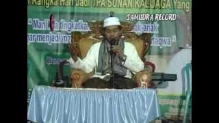 preview picture of video 'Pengajian KH Anwar Zahid di Muncar, Banyu Wangi'