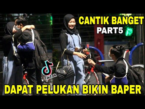 tangan-patah-romantis-dapat-pelukan-part5