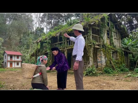 Ein freundlicher Mann und eine ältere Frau halfen einer alleinerziehenden Mutter, von einem