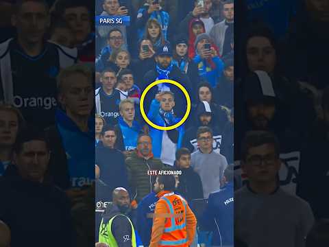 Este aficionado del Marsella le hace un gesto insultante a Neymar justo cuando se acerca.#futbol