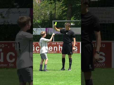 Hat der nicht gemacht… 😭⚽️ #fussball #schiedsrichter #football #kinderunterhaltung #jugendfussball