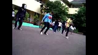 Download lagu SMPN 4 JAKARTA ~ GRUP SUFFLE DANCE .3GP mp3
