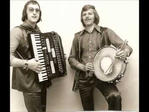 De Notenkrakers - Al Ben Je Ver Van Mij