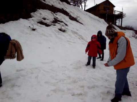 A primeira bolada de neve ninguém esquece!