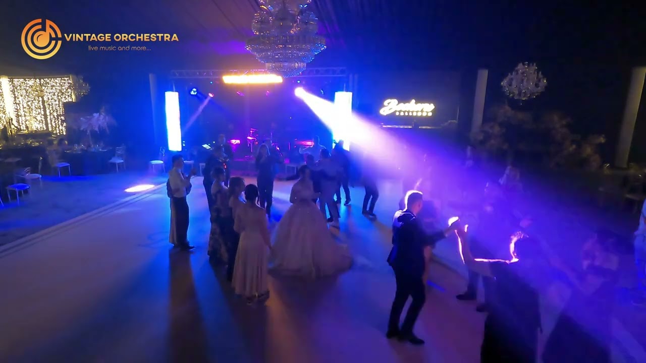 Roxana Sava - Da Doamne să nu mai mor & Ia-ți un taxi repede LIVE Vintage Orchestra