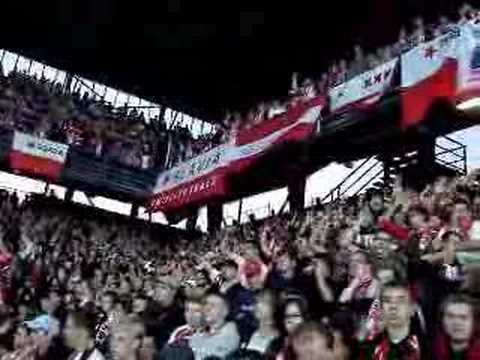 SLAVIAFOREVER.CZ -Sparta-Slavia: Fanoušci při zápase 9.10.07