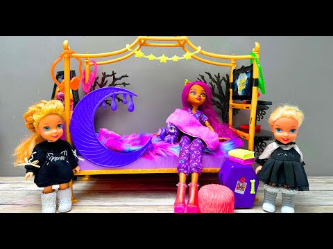 Elsa and Anna toddlers sleepover with Monster High