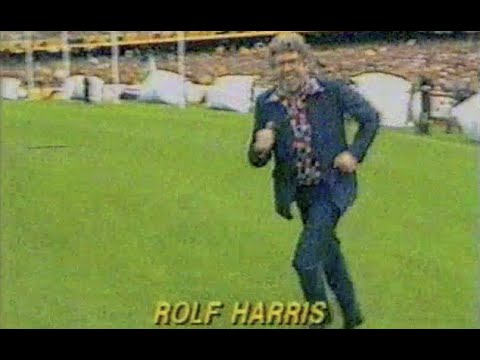 Rolf Harris at 1982 VFL Grand Final