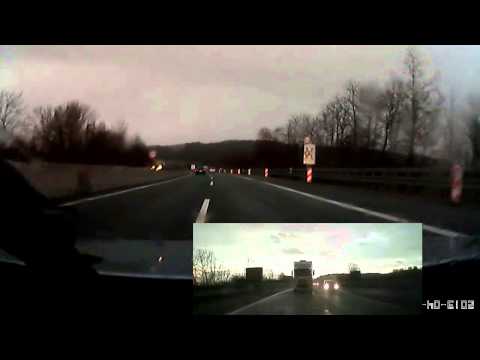 Unwetter auf der Autobahn mit Blitz, Platzregen und Aquaplaning