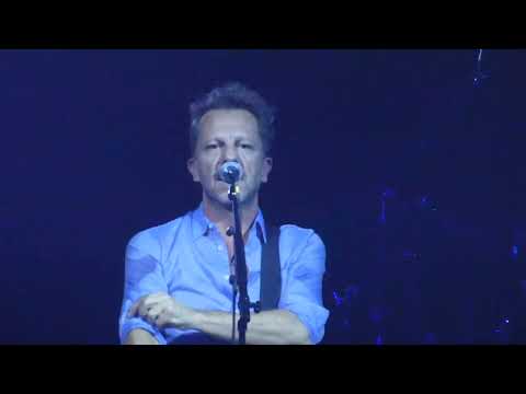 dEUS - Man Of The House live @ Paris, Elysée Montmartre 2023