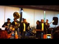 Pancho Barraza y la Plebada cantando "Disculpe Usted"