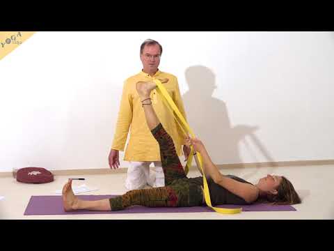 Liegender Spagat mit Gurt - Yoga Asana Lexikon