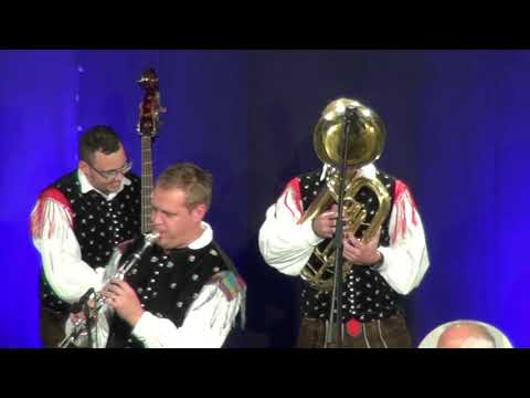 Ansambel Prava stvar s klarinetistoma - Pod Gospodično (v živo)