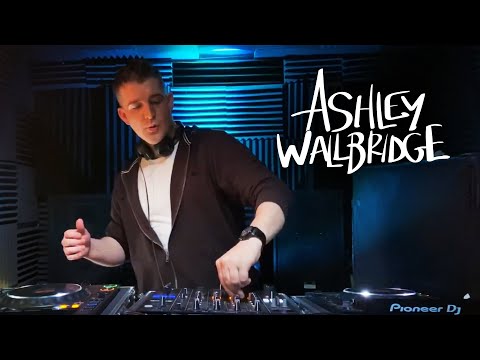 ASHLEY WALLBRIDGE ▼ TRANSMISSION LIVE