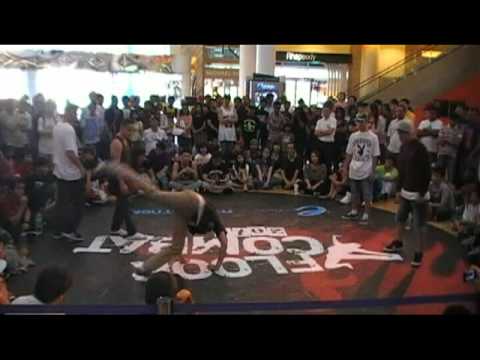 FLOOR COMBAT 2011 - Top 8 Bboy 3on3 Battle 4 - Flesh Maze(NZ) vs Halley(Vietnam)