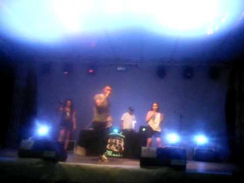 Vescan Ester Anastasia si Puya - poza de album