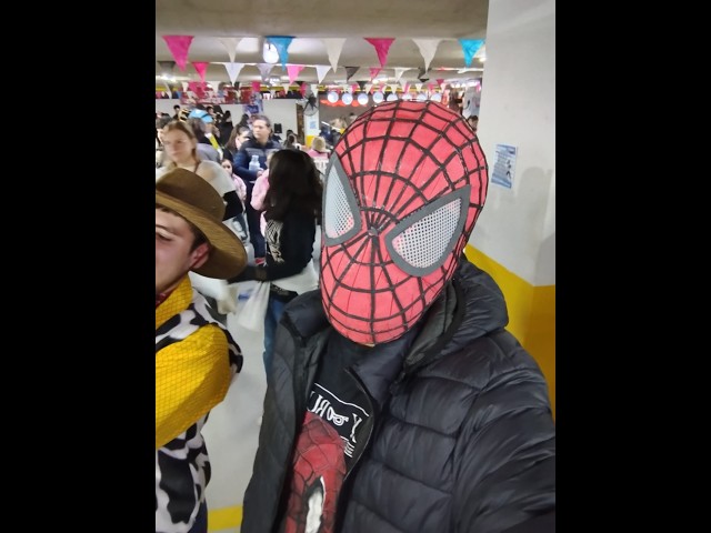 Vídeo relacionado con Joey Mcfarland (Glasses) Mascaras de Personajes Famosos, Caras de Carton