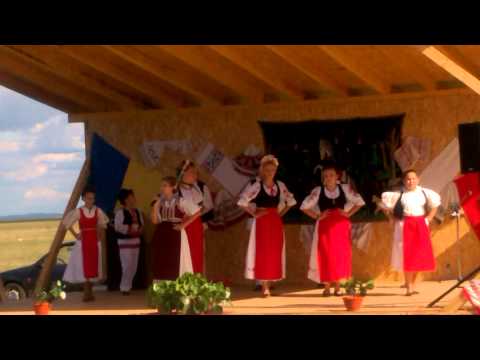 ANDREEA CHERELUSAN - SATUL MEU SATENI MEI - RUGA DE LA ALUNIS 2015 - WP 20150906 16 11 46 Pro