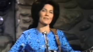 Loretta Lynn - Don't Come Home A Drinkin'
