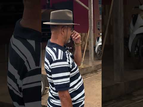 Meu amigo Sargento Araújo, na feira municipal de Joselândia- Maranhão.