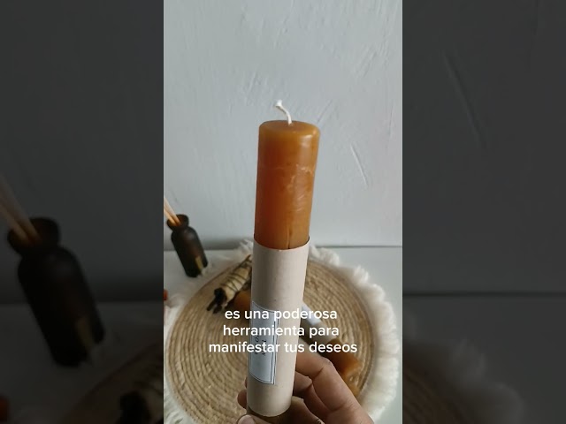 Vídeo relacionado con Velón Verde Oscuro para Salud y Bienestar. Duración aproximada de 3 días y 13x6cm. Incluye funda ignífuga transparente.