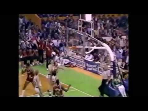 Larry Bird: 25Pts/8Asts/8Rbs vs MJ's Bulls (1985)
