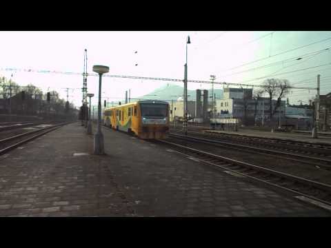 Příjezd vlaku Os 6125 (ČD 814.157) - Lovosice, 28. 3. 2013