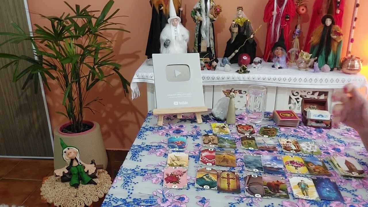 ❤️🔮ALGUÉM TE AMA, ESSA PESSOA ESTÁ CONFUSA, CHEIA DE DÚVIDAS E COM A VIDA CAÓTICA