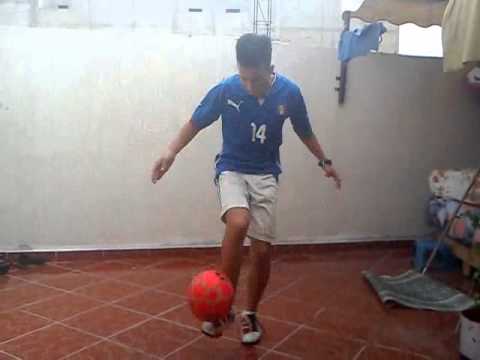 Salah Touzani ( FreesTyle FooT ball )