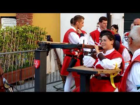 Un'arma micidiale : la balestra. Esibizione balestrieri di Pisa 21 luglio 2019(5)